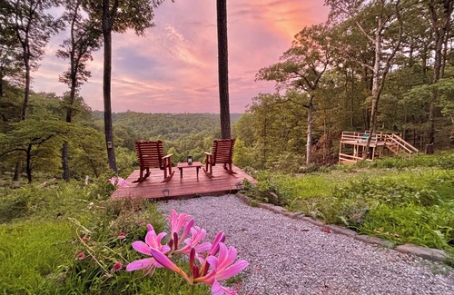 Eureka Springs Apartment | Epic Sunsets Mountainviews Jacuzzi spa & Public Lake access