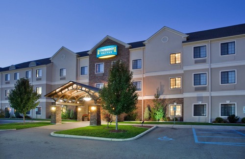 Kalamazoo Condo | Equipped King Suite | Free Daily Breakfast + Indoor Pool