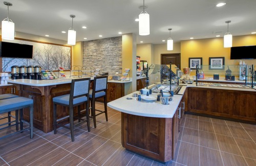 Benton Harbor Condo | Equipped Studio | Free Daily Breakfast, Indoor Pool + Fitness Center