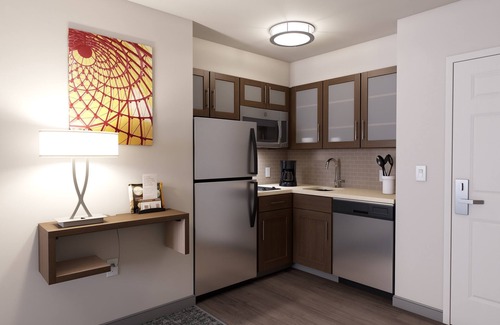 Utica Condo | Equipped Suite | Free Daily Breakfast, 24h Business Center + Seasonal Pool