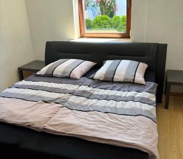 Pasing - Obermenzing Apartment | Erdgeschosswohnung neben Schloss Blutenburg mit privatem Garten