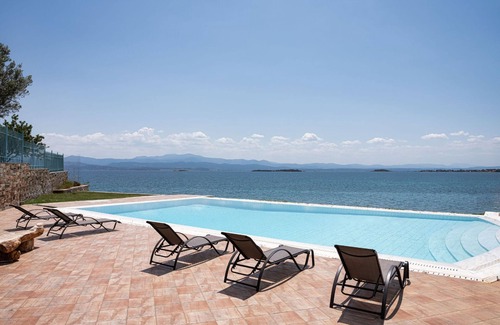 Eretria Villa | Eretria Luxurious Seafront Villa