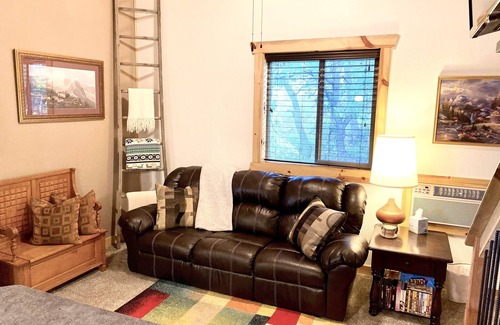 Sundance House | Erickson Mountain Retreat. A Wonderful Wyoming Black Hills Getaway!
