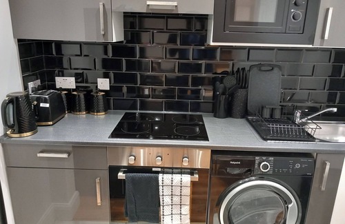 Erith Cabin | Erith 1-Bed, Sleeps 3, 2 Mins to Station