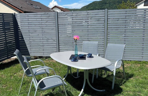 Dettingen an der Erms Apartment | Ermstalsuite - Spacious vacation apartment with a large garden in great surroundings.