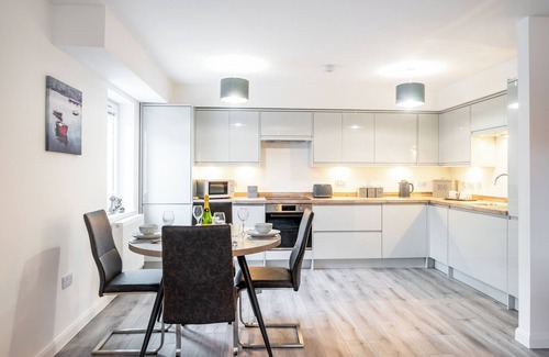 Montrose Apartment | Erskine & Gibson Apartments