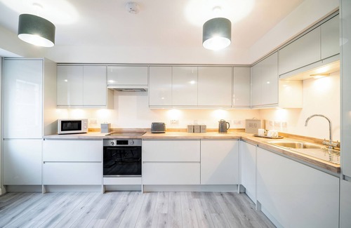 Montrose Apartment | Erskine & Gibson Apartments
