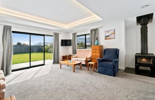 Lake Hawea House | Erskine Place - Lake Hawea Holiday Home