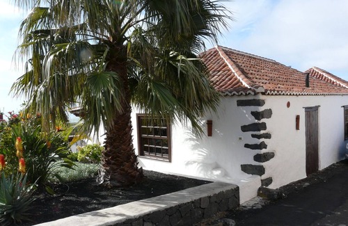 Los Llanos de Aridane House | Apartment with sea and mountain views for 2 people