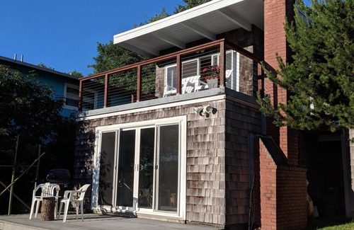 Rockaway Beach House | Escape from it all at this 1 acre beachfront getaway