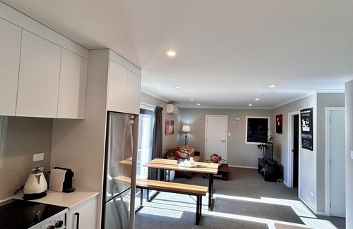 Palmerston North House | Escape on Esplanade: (Cozy 2-Bedroom Home near Park & Pool.