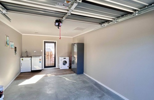 Palmerston North House | Escape on Esplanade: (Cozy 2-Bedroom Home near Park & Pool.