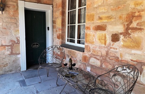 Mintaro Cottage | Escape & Step Back in Time. Spa Wood Fire 4 Poster Bed! Mintaro Hideaway Scholar