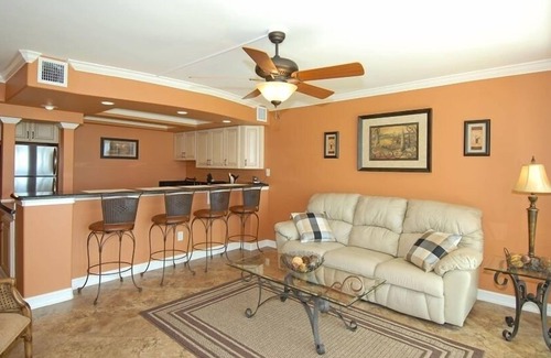 Deerfield Beach Condo | ESCAPE the cold.Gorgeous OCEANFRONT Getaway
