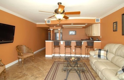 Deerfield Beach Condo | ESCAPE the cold.Gorgeous OCEANFRONT Getaway