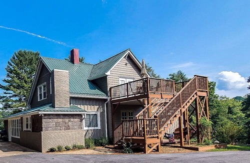 West Jefferson Cabin | Escape the Everyday - Find Peace in the High Country This Sept @ Walnut Hill