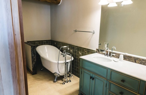 Mancos Cabin | Escape to a 5-star Lodge at the top of a mountain in SW Colorado