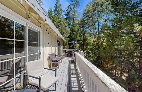 Running Springs Cabin | Escape to a Cozy English Countryside Cottage in the Heart of Running Springs