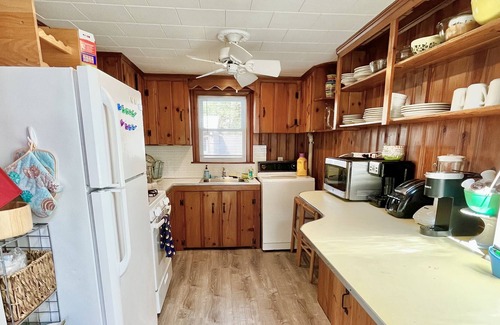 Popponesset Cottage | Escape to a seaside cottage in Popponesset. Beach less than 5 minutes away