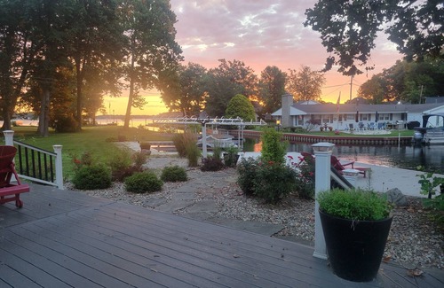 Cassopolis House | Escape to Diamond Lake: Your Private Lakehouse Retreat in Cassopolis, Michigan