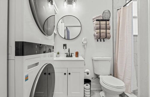 Glenwood Apartment | Escape to Luxury: Your Perfect Short Stay Haven Awaits!