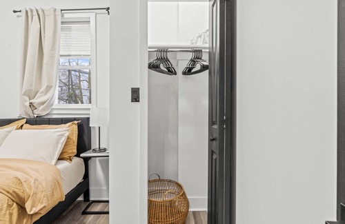 Glenwood Apartment | Escape to Luxury: Your Perfect Short Stay Haven Awaits!