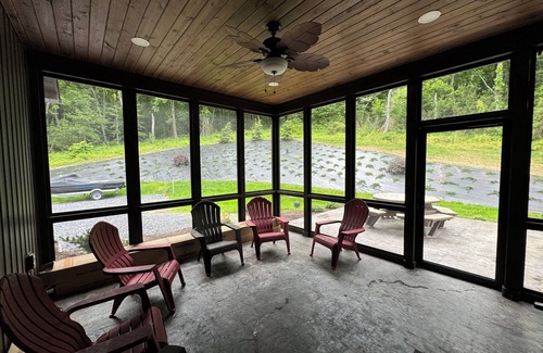 Saxton House | Escape to nature near beautiful Raystown Lake