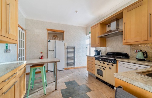 Larkhall Cottage | Escape to our luxurious four-bedroom house in secluded Ashgill near Lanark.
