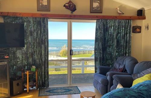 Mataikona House | Escape to Paradise – Spacious 4-Bedroom Beachfront Retreat at Mataikona Beach