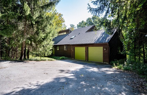 Naples House | Escape to Peak-a-Boo Lake – Your Secluded Hideaway with Lake & Beach access
