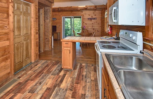 Rockbridge Cabin | Escape to Privacy and Comfort at Martinwoods Cabins – Wildflower Cabin