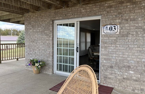 Burbank House | Escape to Serenity: Charming home King+Queen near Ponca Park