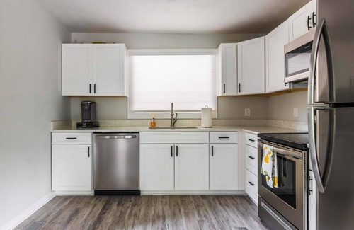 Ingles House | Escape to Sunset Cove, a serene lakeside retreat with modern comforts, stunning views