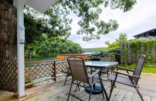 Ingles House | Escape to Sunset Cove, a serene lakeside retreat with modern comforts, stunning views