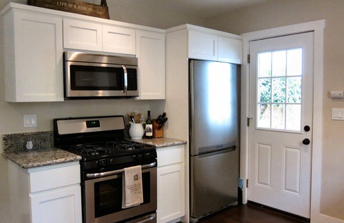Oak Park House | Escape to the American Riviera in our Charming Santa Barbara Bungalow