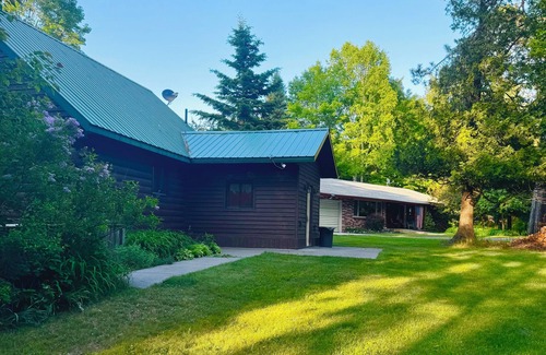 L'Anse Cabin | Escape to this peaceful cabin, perfectly situated directly on Huron Bay!