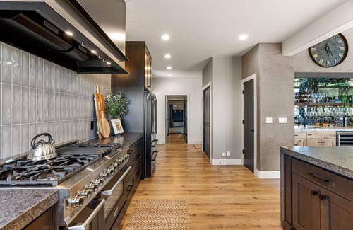 Dundee House | Escape to Wine Country, Luxurious Getaway Awaits!