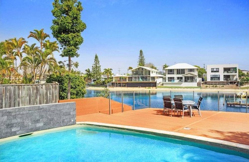 Broadbeach Waters House | Escape to your private oasis in a luxurious Broadbeach waterfront canal home.