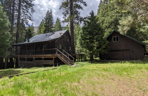 Strawberry Cabin | Escape to your cozy 3-bedroom cabin near South Lake Tahoe