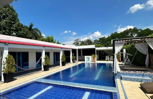 Ricaurte Villa | Espectacular Casa Campestres Villa Isabella en Condomio san Marcos Poblado