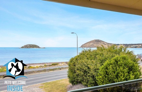 Victor Harbor House | Esplanade 3BR Holiday Home with Beautiful Ocean Views
