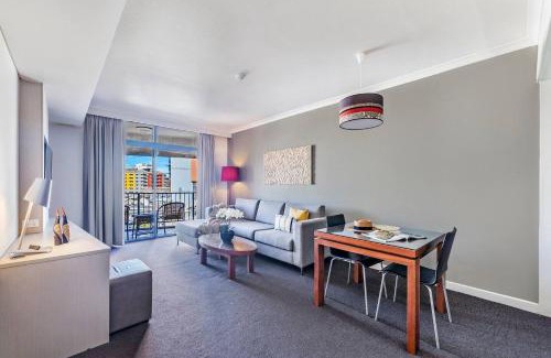 Darwin City Centre Apartment | 'Esplanade Ease' A Resort Balcony Pad with Pool