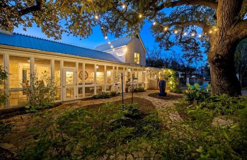 Fredericksburg House | Estancia - Pool Hot Tub Ping Pong