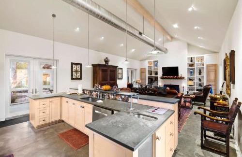 Fredericksburg House | Estancia - Pool Hot Tub Ping Pong