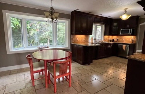 Cambridge House | Estate by city of Cambridge on 5 acres, 6 bedrooms, pool, tennis court & more