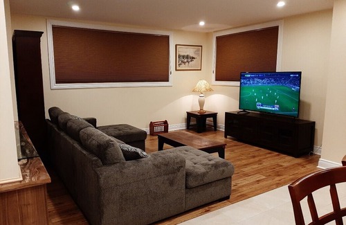 Ottawa Division House | Estate guest house 2BR-queen