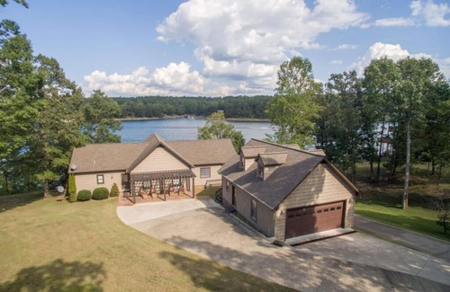 Arley House | Estes Pointe Lake House on Perfect Lot No steps to Dock Ramp