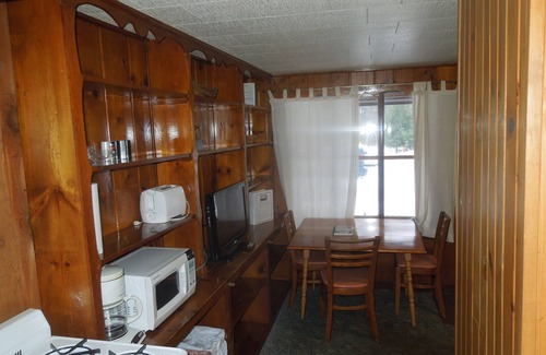 St Germain Cottage | Estrold's Resort- Marsh Cabin