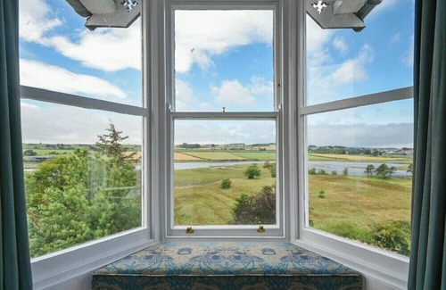 Alnmouth Cottage | ESTUARY VIEW, family friendly, country holiday cottage in Alnmouth