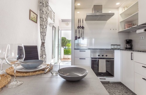 L'Escala Apartment | Estudio Piña Colada Pax. 3
